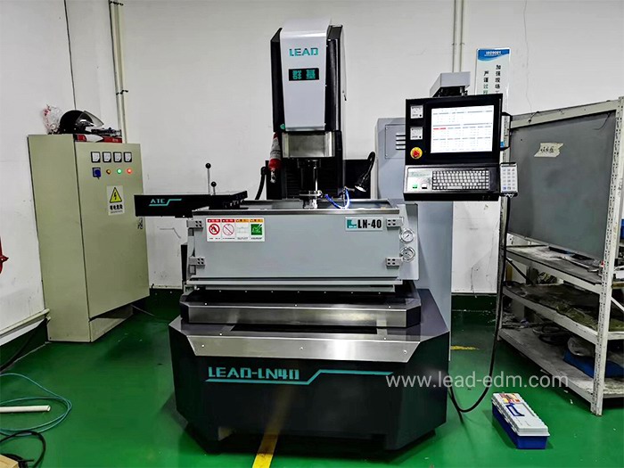 群基鏡面火花機LN40客戶新機安裝調(diào)試